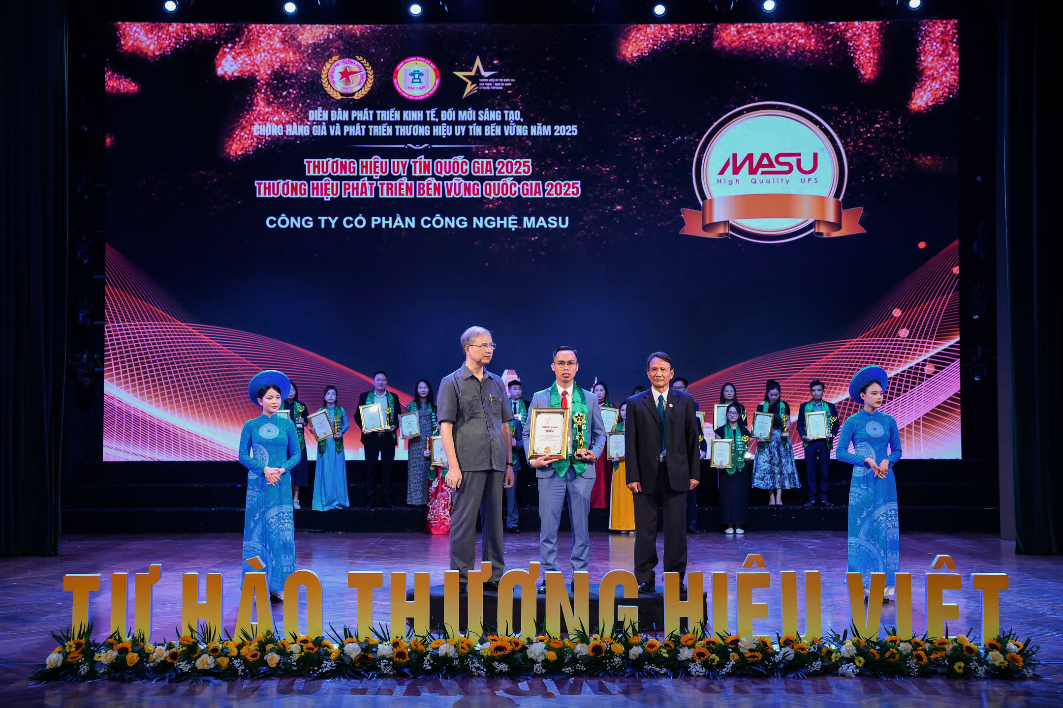 nhan-giai-thuong-thuong-hieu-uy-tin