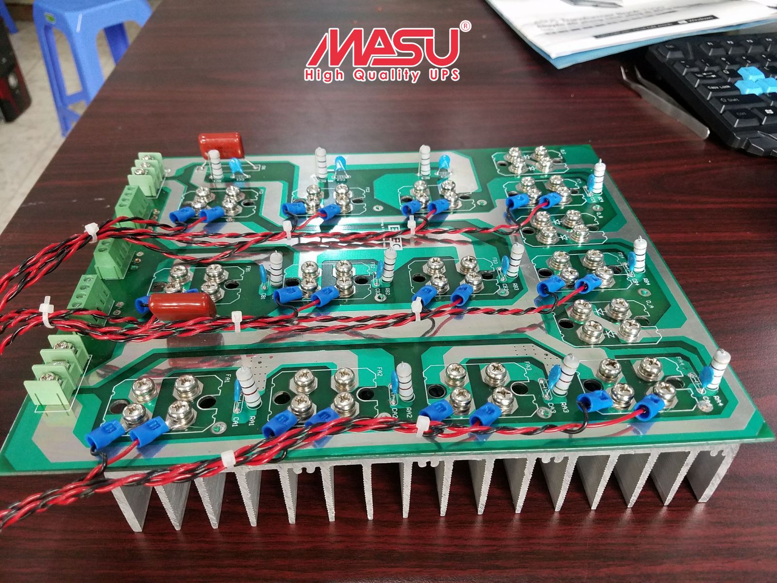 Nguyên lý hoạt động của Bộ nghịch lưu trong Bộ lưu điện 2 cau-tao-cua-bo-nghich-luu